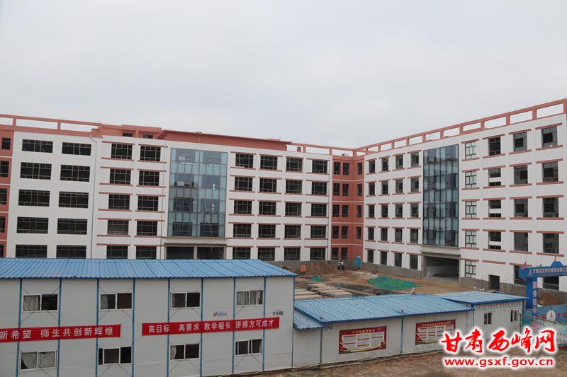 正在建設(shè)的董志初中綜合教學(xué)實驗樓_副本.jpg