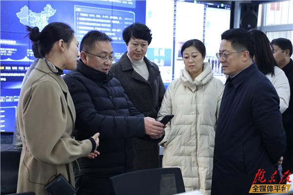 新華社甘肅分社社長(zhǎng)任衛(wèi)東帶隊(duì)來(lái)慶陽(yáng)市開(kāi)展調(diào)研采訪活動(dòng)
