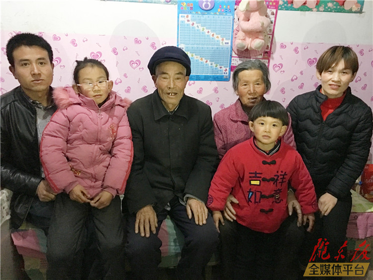 【新春走基層】殘疾夫婦：“你做我的耳朵，我做你的右手”