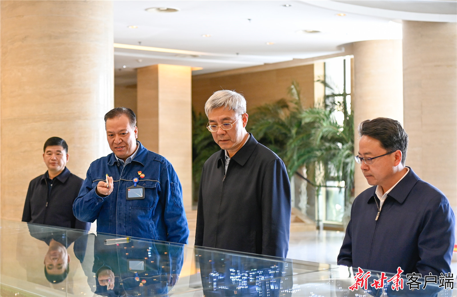 尹弘在慶陽市調研指導工作時強調：立足資源稟賦打造特色產(chǎn)業(yè)集群，奮發(fā)有為推動革命老區(qū)振興發(fā)展