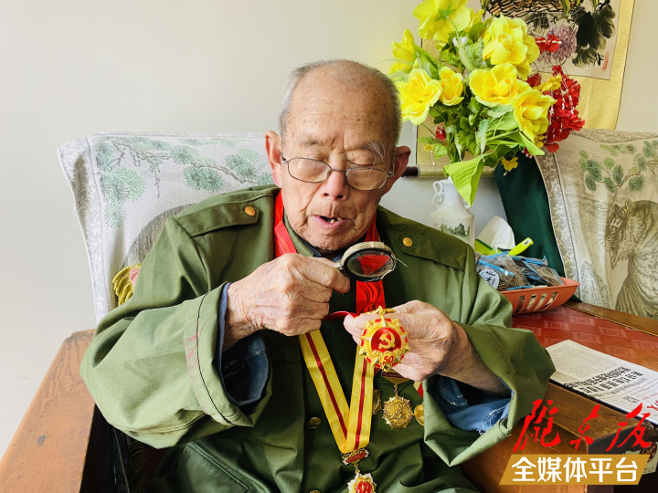 【光榮在黨50年】徐連江：“永遠(yuǎn)跟黨走，永遠(yuǎn)都愛國！”