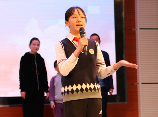 【新時(shí)代慶陽好少年·辛佳?！坑眯袆?dòng)綻放光彩