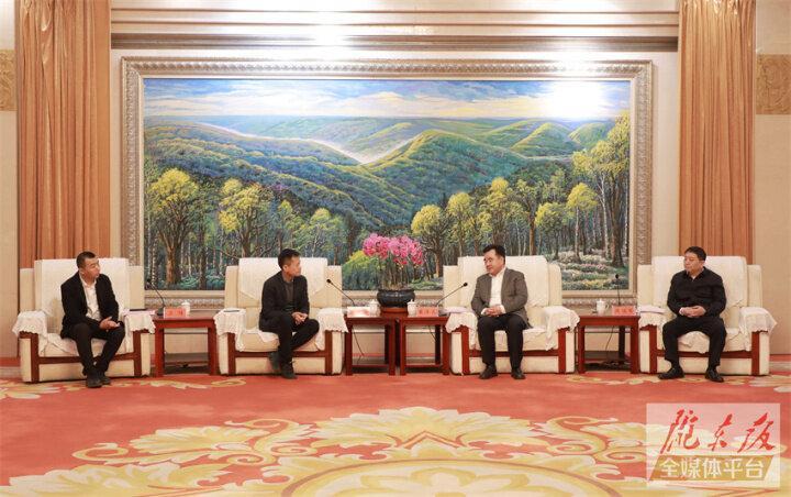 黃澤元周繼軍與阿里巴巴集團(tuán)副總裁、阿里云全球銷售總裁蔡英華一行座談