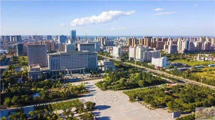 2022年，我市環(huán)境空氣優(yōu)良天數(shù)達(dá)297天。隴東報(bào)全媒體記者 俄少飛 攝