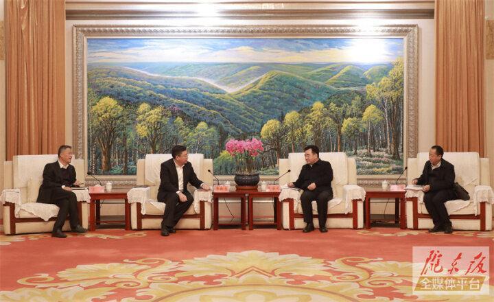 黃澤元與中國(guó)中鐵股份有限公司黨委常委、副總裁李新生一行座談