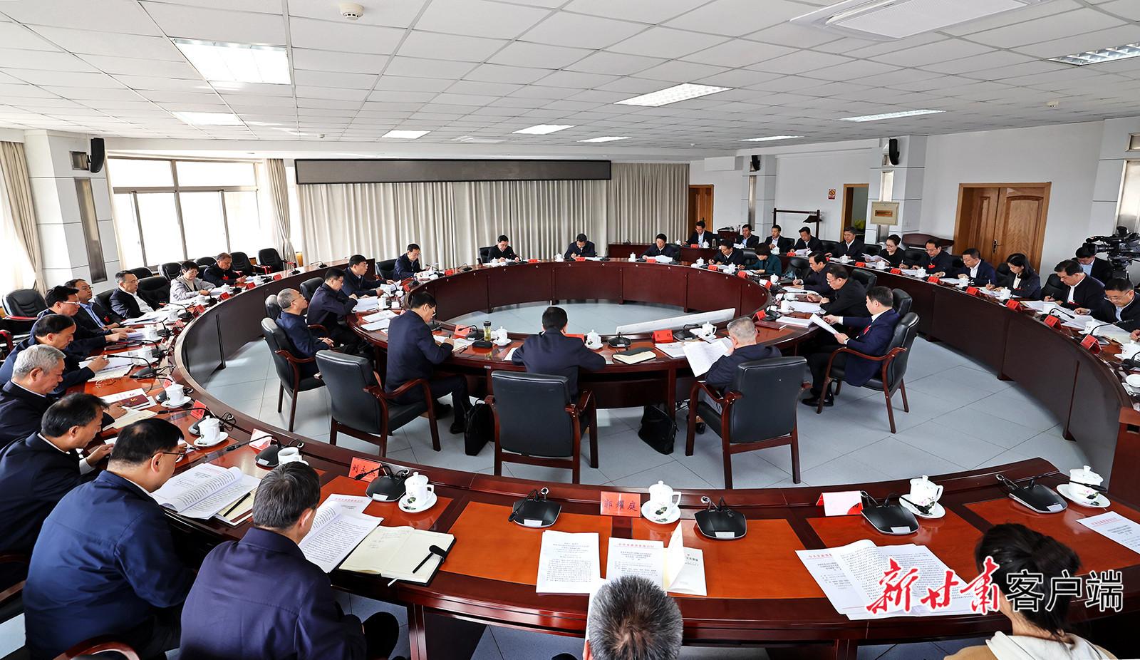 省委常委會學(xué)習(xí)貫徹習(xí)近平新時代中國特色社會主義思想主題教育讀書班舉行交流研討 胡昌升主持 任振鶴參加