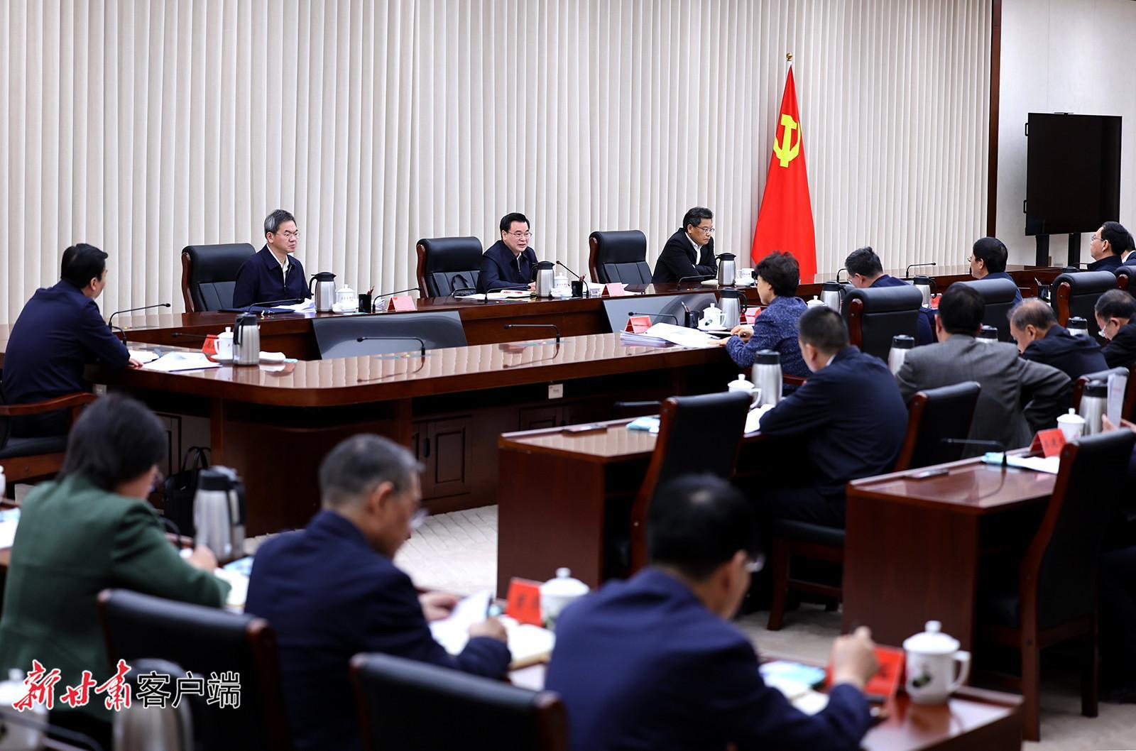 胡昌升在省委主題教育領(lǐng)導(dǎo)小組會(huì)議上強(qiáng)調(diào)：深入學(xué)習(xí)貫徹習(xí)近平總書記重要講話精神 持續(xù)推動(dòng)全省主題教育走深走實(shí)取得實(shí)效