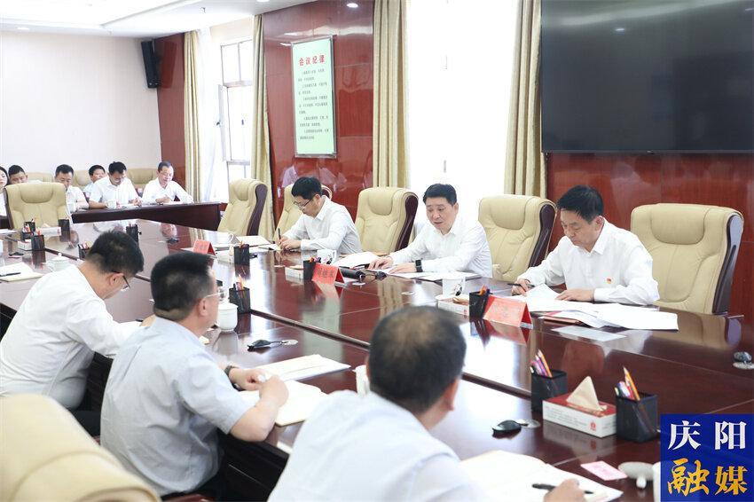 周繼軍參加市政府辦公室黨支部主題黨日活動時指出 把牢政治方向 堅定為民立場 擔(dān)當(dāng)實(shí)干推動慶陽高質(zhì)量發(fā)展