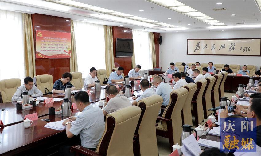 黃澤元與駐慶央企、金融機(jī)構(gòu)、市屬國有企業(yè)和民營企業(yè)負(fù)責(zé)人座談