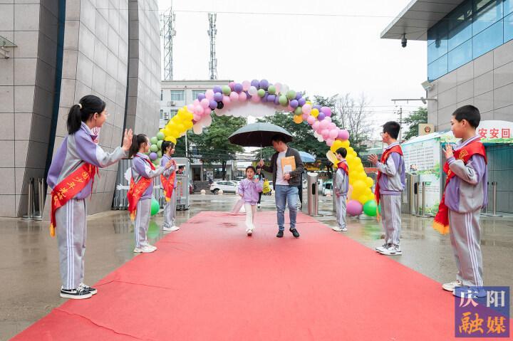 【攝影報道】新學期，新氣象！慶陽市區(qū)各級學校陸續(xù)開學