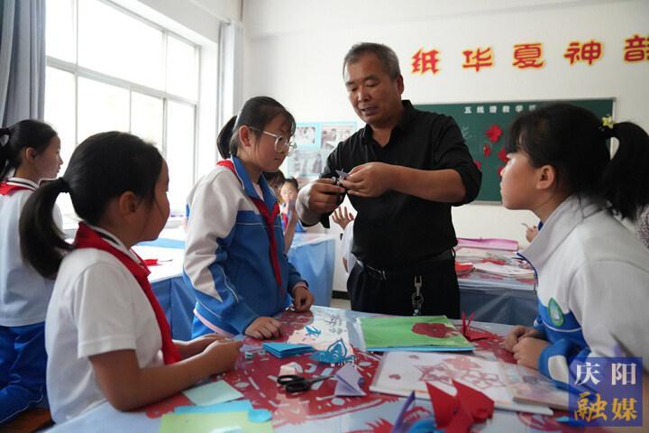 【攝影報道】趙東陽：傳承弘揚傳統(tǒng)文化  讓剪紙藝術(shù)發(fā)揚光大