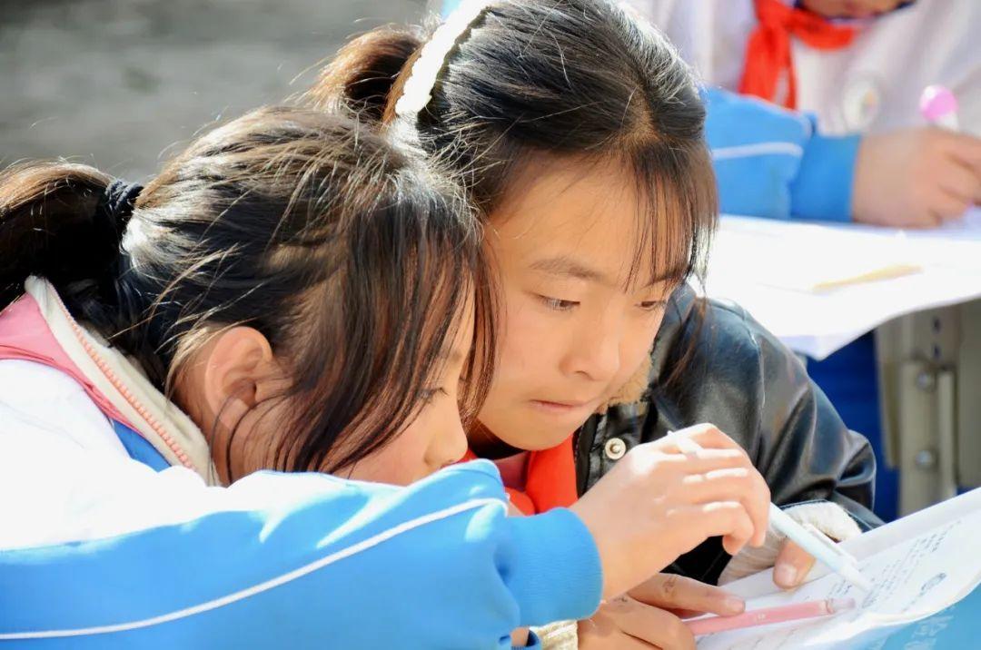 周末聊一會兒 | 陪讀打卡，你被孩子五花八門的“作業(yè)”拿捏了嗎？