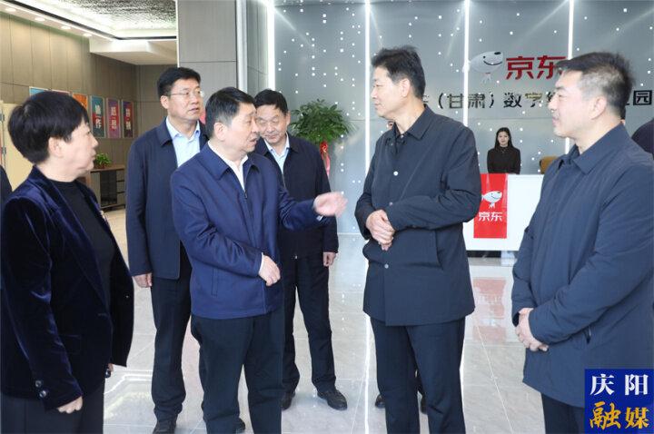 周繼軍在西峰區(qū)調研重點產業(yè)項目建設運營和用地保障等工作
