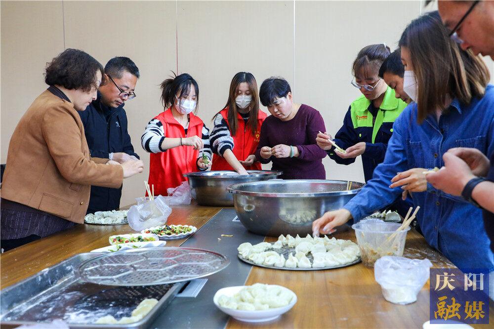 【攝影報(bào)道】冬至大如年，人間小團(tuán)圓！西峰區(qū)寧縣西路社區(qū)熱氣騰騰過冬至