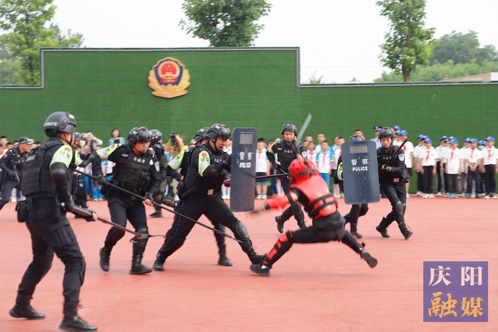 【攝影報(bào)道】慶陽(yáng)市公安局西峰分局開展警營(yíng)開放日活動(dòng)