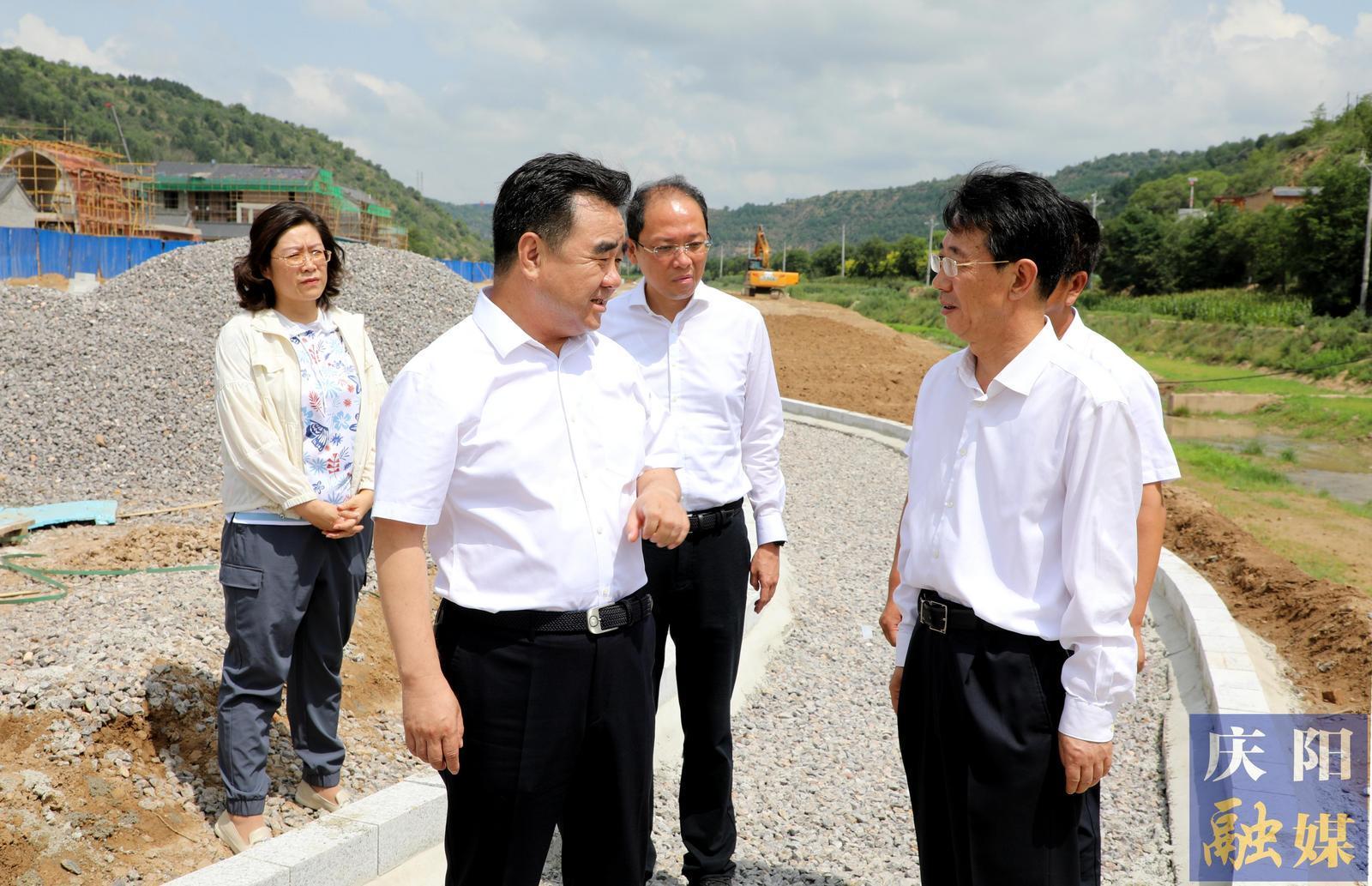 黃澤元在華池縣調(diào)研時強(qiáng)調(diào) 整合資源繪好文化旅游深度融合“新”景 發(fā)揮優(yōu)勢展示現(xiàn)代農(nóng)業(yè)產(chǎn)業(yè)體系“豐”景