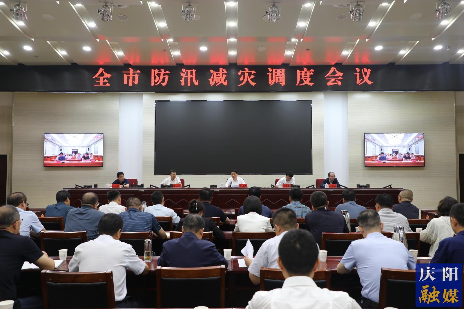 周繼軍調(diào)度全市防汛減災(zāi)工作時強(qiáng)調(diào)  咬緊牙 繃緊弦 再加力  確保全市平穩(wěn)安全度汛