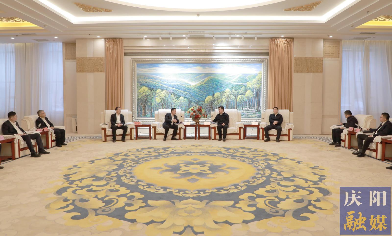 黃澤元周繼軍與中國(guó)鐵塔甘肅省分公司黨委書(shū)記、總經(jīng)理戴海兵一行座談