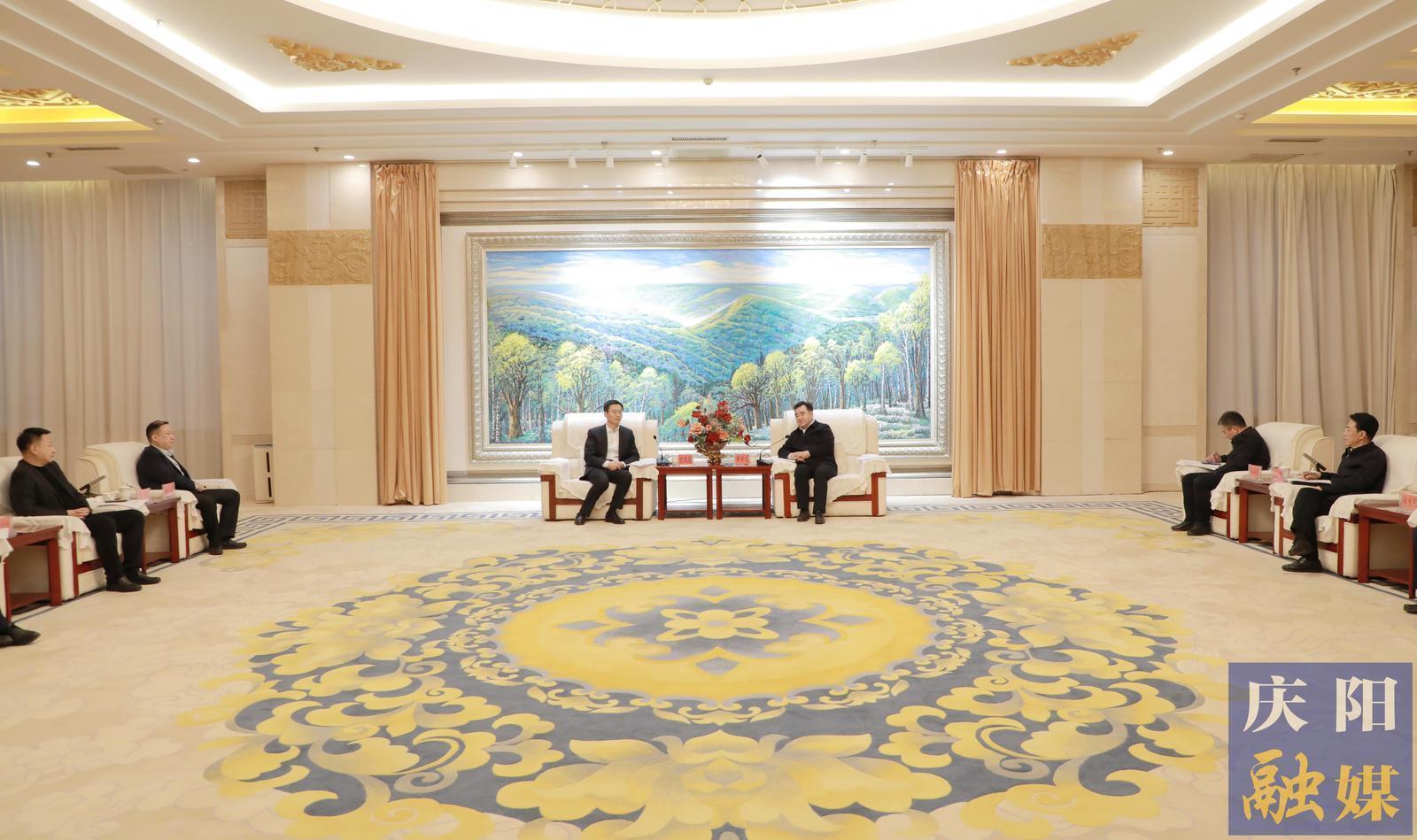 黃澤元與交通銀行甘肅省分行黨委書記、行長方衛(wèi)星一行座談