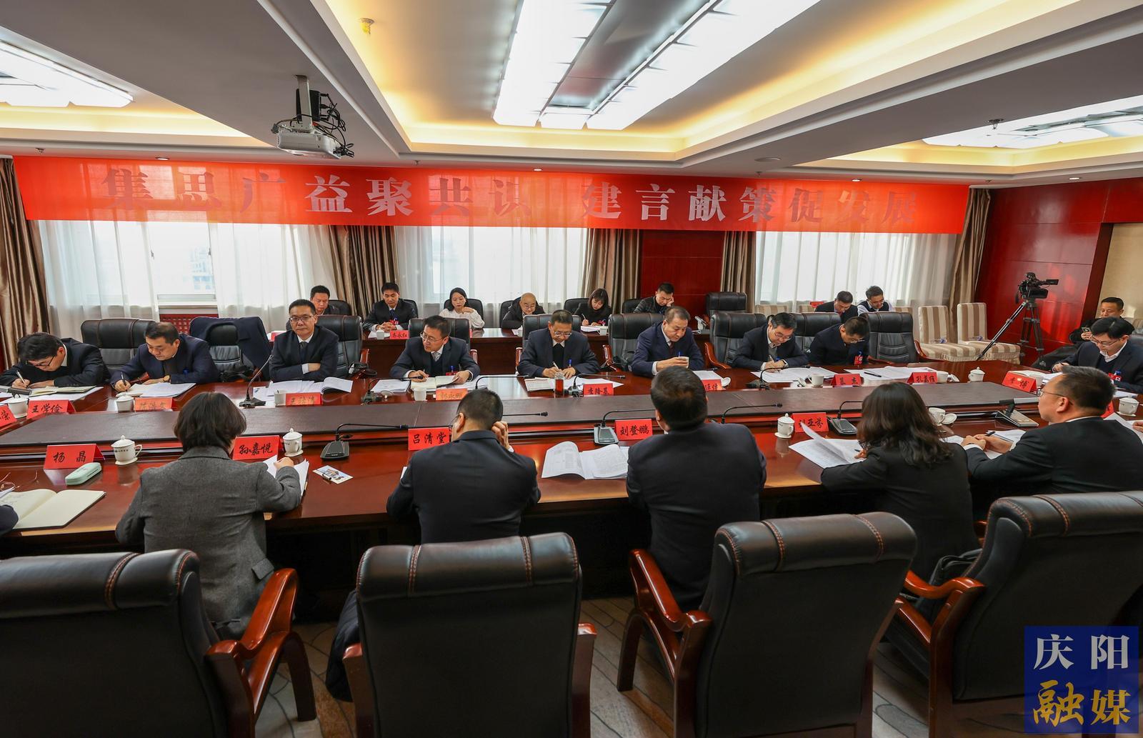 慶陽市政協(xié)委員分組討論政府工作報告和計劃、財政報告