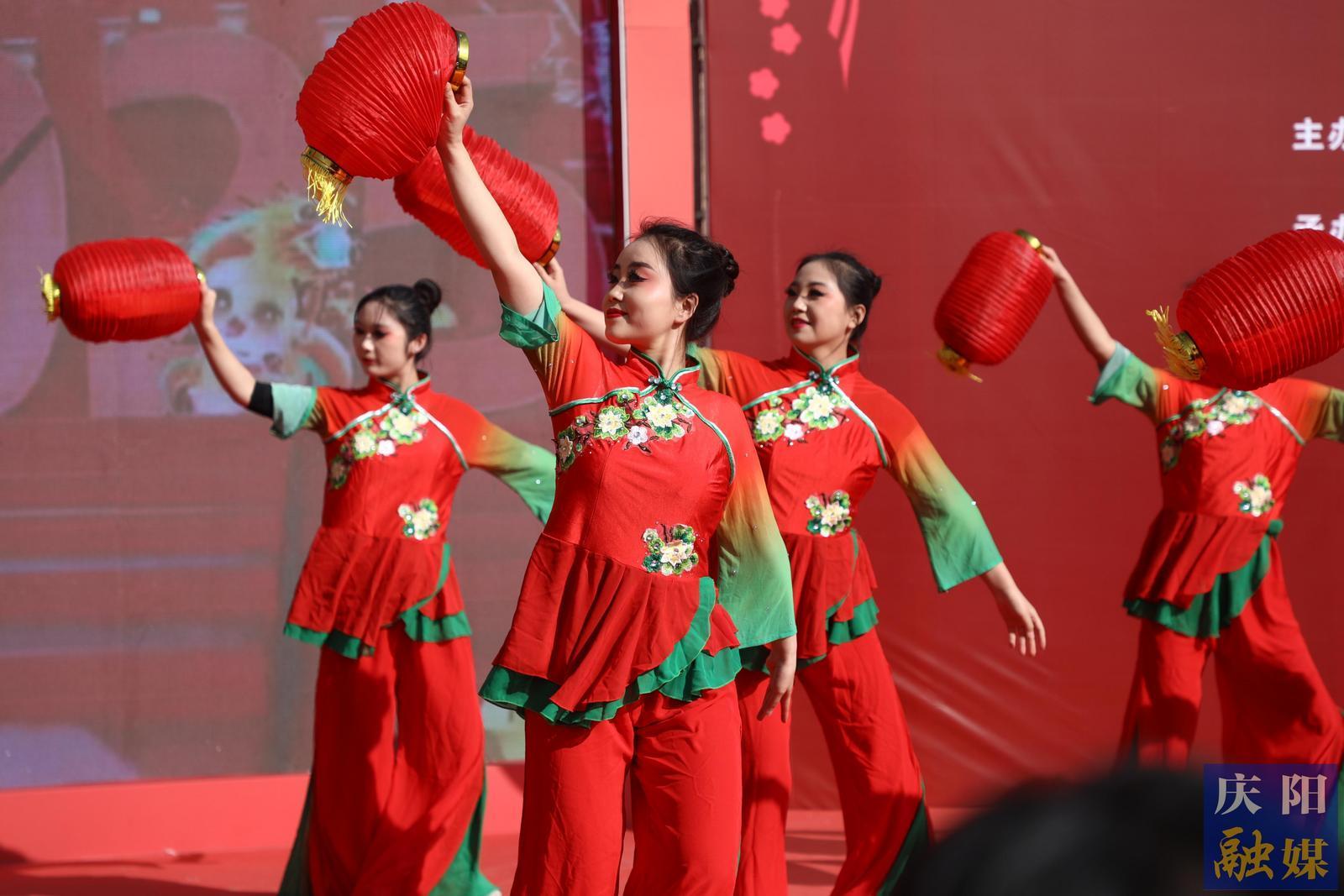 【慶陽(yáng)年味·攝影報(bào)道】環(huán)縣莊子峁生態(tài)農(nóng)莊“村晚”精彩上演