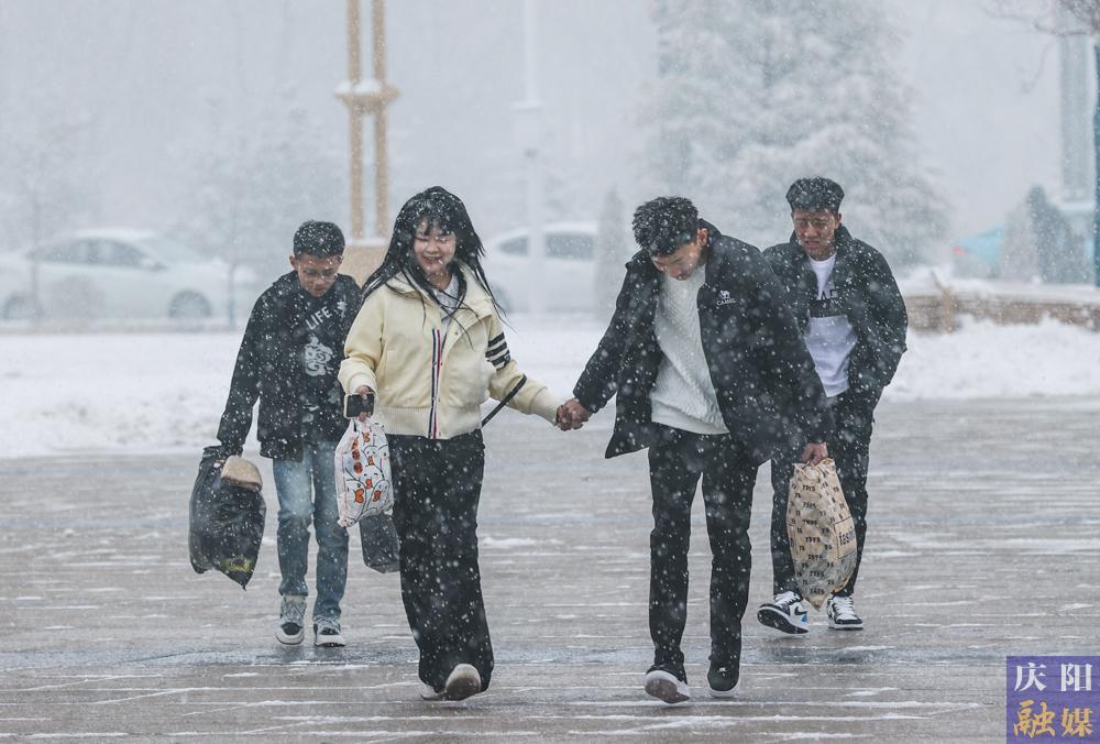 【攝影專題】風(fēng)雪兼程，回家過年！
