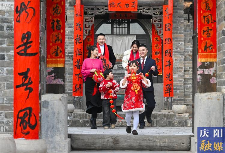 慶陽(yáng)市2025年春節(jié)文旅市場(chǎng)“開(kāi)門(mén)紅”全市旅游人數(shù)178.47萬(wàn)人次  實(shí)現(xiàn)旅游花費(fèi)10.2億元