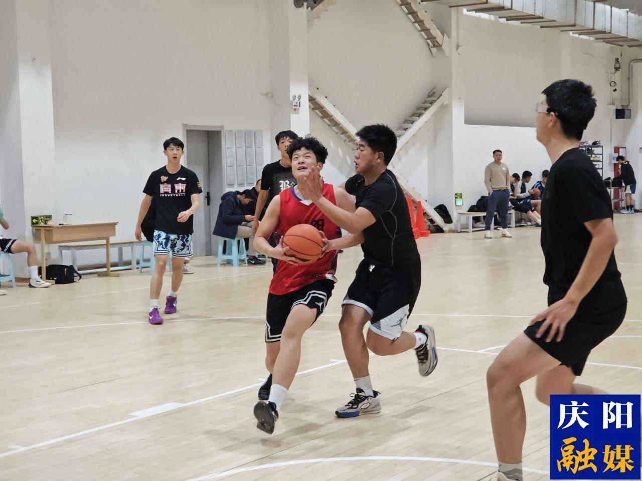 慶陽市青少年籃球隊(duì)赴陜西集訓(xùn)備戰(zhàn)省十六屆運(yùn)動會