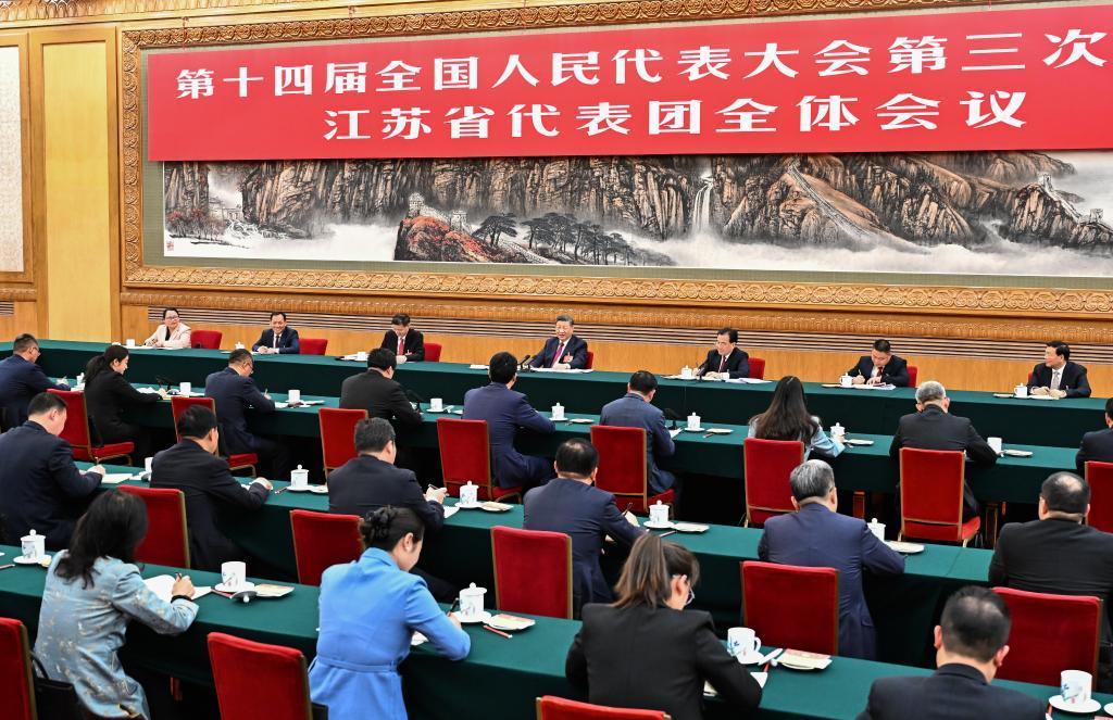 兩會(huì)第一觀察·瞬間丨圍坐共商家國(guó)事，上下同心向未來(lái)