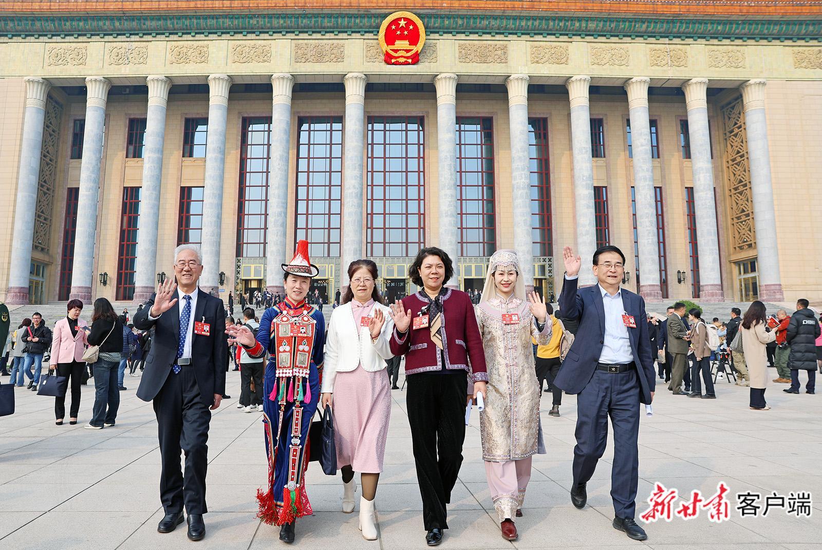 從春天出發(fā) 奔向美好未來(lái)——住甘全國(guó)政協(xié)委員出席全國(guó)政協(xié)十四屆三次會(huì)議閉幕會(huì)側(cè)記