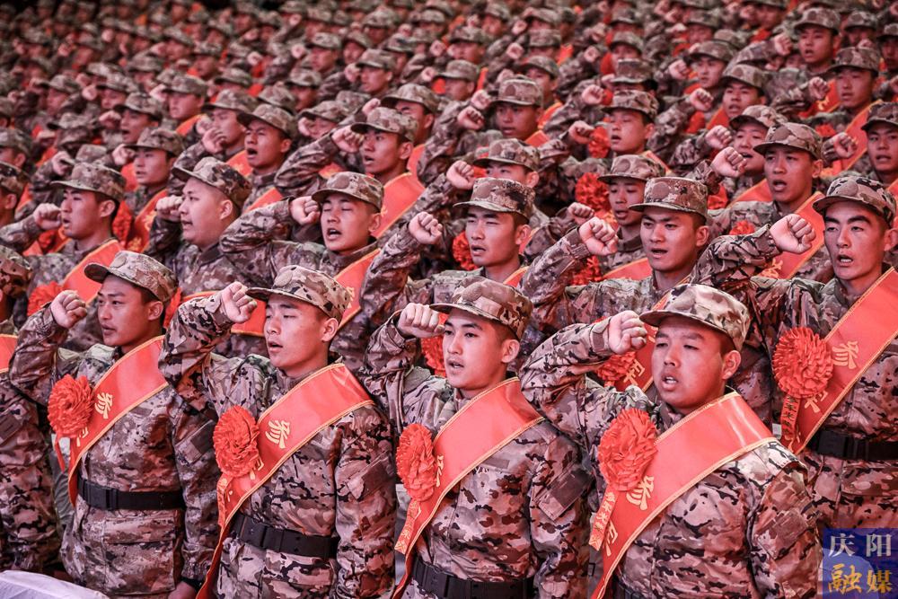 【攝影報(bào)道】慶陽市舉行2025年上半年新兵歡送儀式暨國防教育活動(dòng)