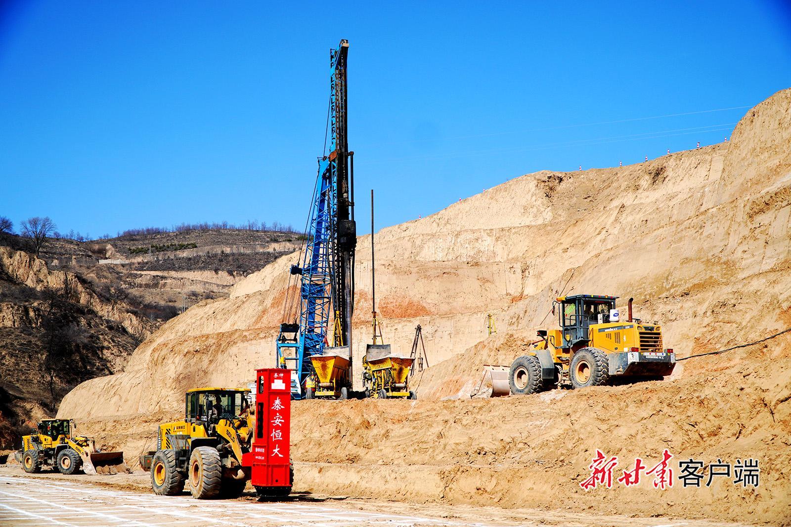 華池至二十里溝口段公路項(xiàng)目建設(shè)火熱進(jìn)行