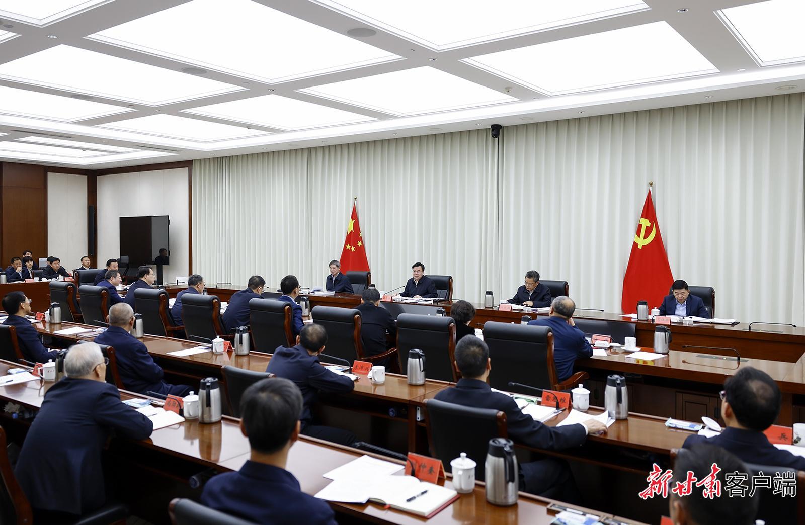 胡昌升在省委常委會開展深入貫徹中央八項規(guī)定精神學(xué)習(xí)教育讀書班第一次集中學(xué)習(xí)時強調(diào)：切實做到學(xué)有質(zhì)量 不斷推動學(xué)習(xí)教育走深走實 任振鶴石謀軍參加