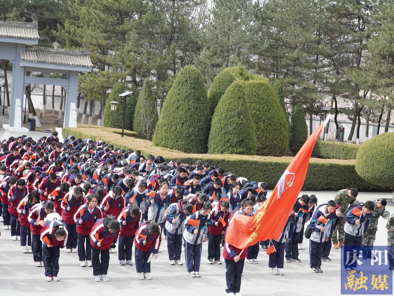 清明祭英烈 重走長(zhǎng)征路——西峰區(qū)北街實(shí)驗(yàn)學(xué)校赴南梁開展思政教育研學(xué)活動(dòng)