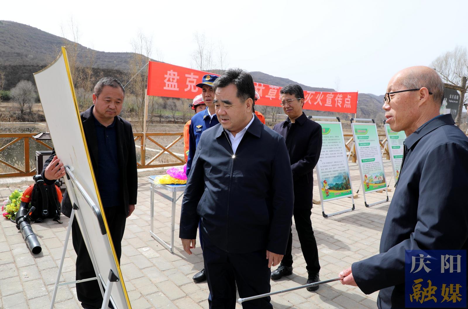 黃澤元在寧縣督查森林草原防滅火工作并開展巡林時強調 全面提升森林草原火災綜合防控和救援能力 全力守護人民群眾生命財產安全和生態(tài)安全