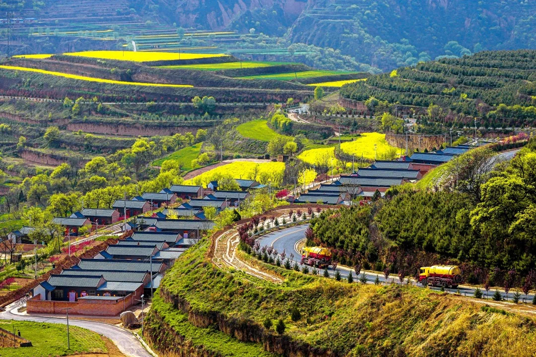 【“亮牌子、樹(shù)形象、展風(fēng)采”城鄉(xiāng)文明創(chuàng)建巡禮】慶陽(yáng)市西峰區(qū)顯勝鄉(xiāng)毛寺村：“四維共進(jìn)” 繪就文明鄉(xiāng)村新畫(huà)卷