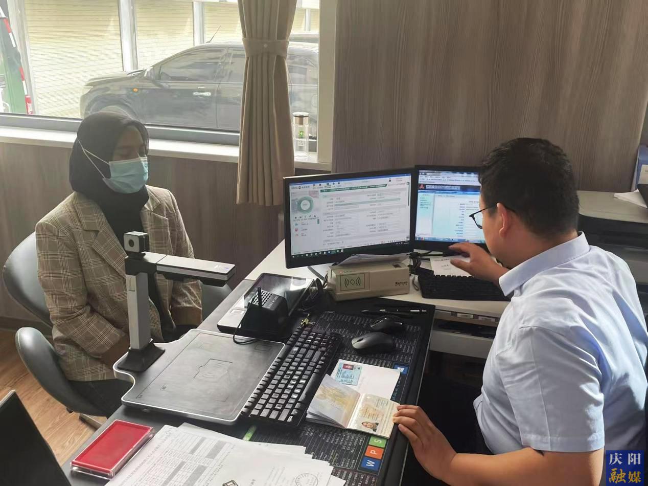 環(huán)縣首張外籍人員社?？ǔ晒k理